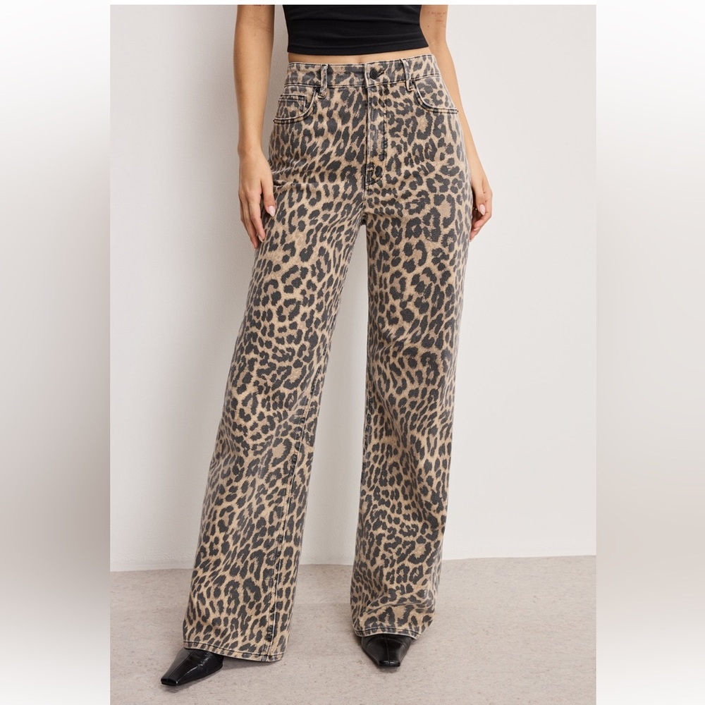 Good American Good Ease Leopard Jeans in Lucky - Picture 1 of 4